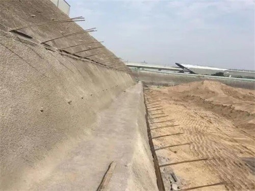 新抚河道边坡加固